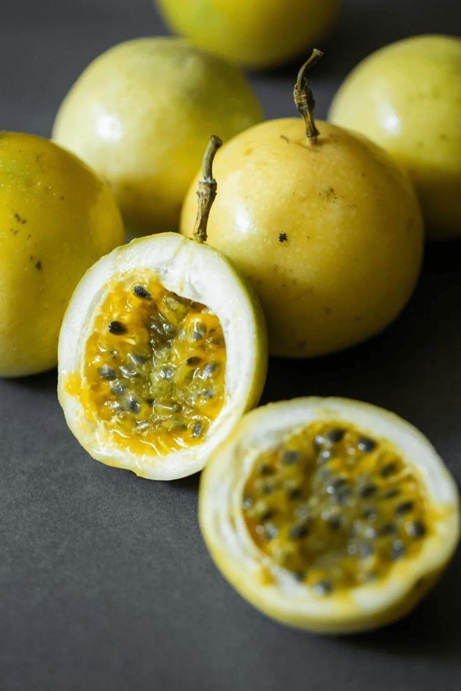 Sweet Yellow Golden Passion Fruit Seeds15+