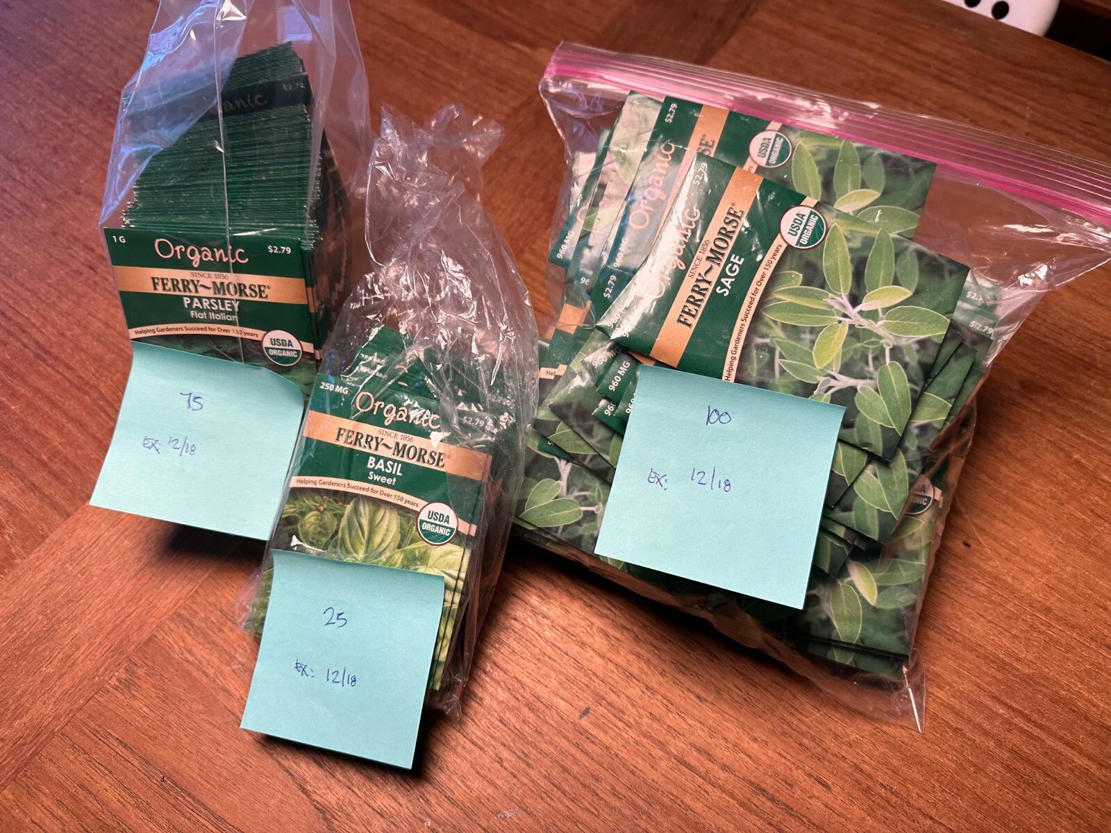 FERRY MORSE Organic Seeds Herbs Lot of 200 1.5g Packs Out of Date 12/18