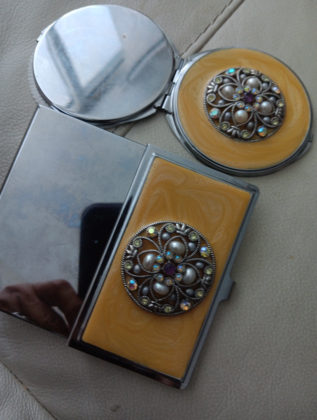 Sets Of 2 Pieces Of Compact ..bigness Card..water Pearls Seeds Very Classic