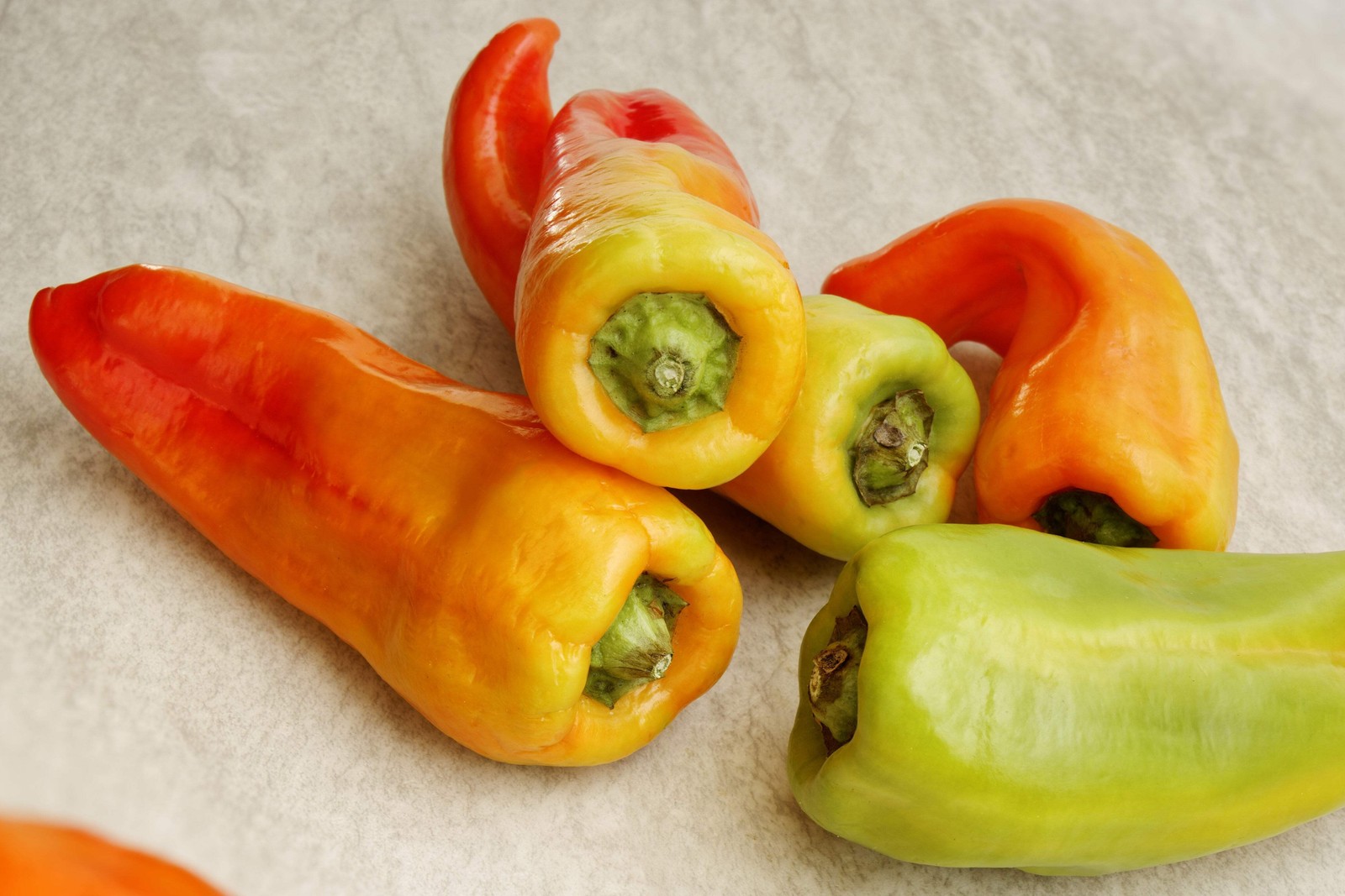 75 CUBANELLE PEPPER (Italian Sweets Banana Italian Frying Capsicum Veggie Seeds