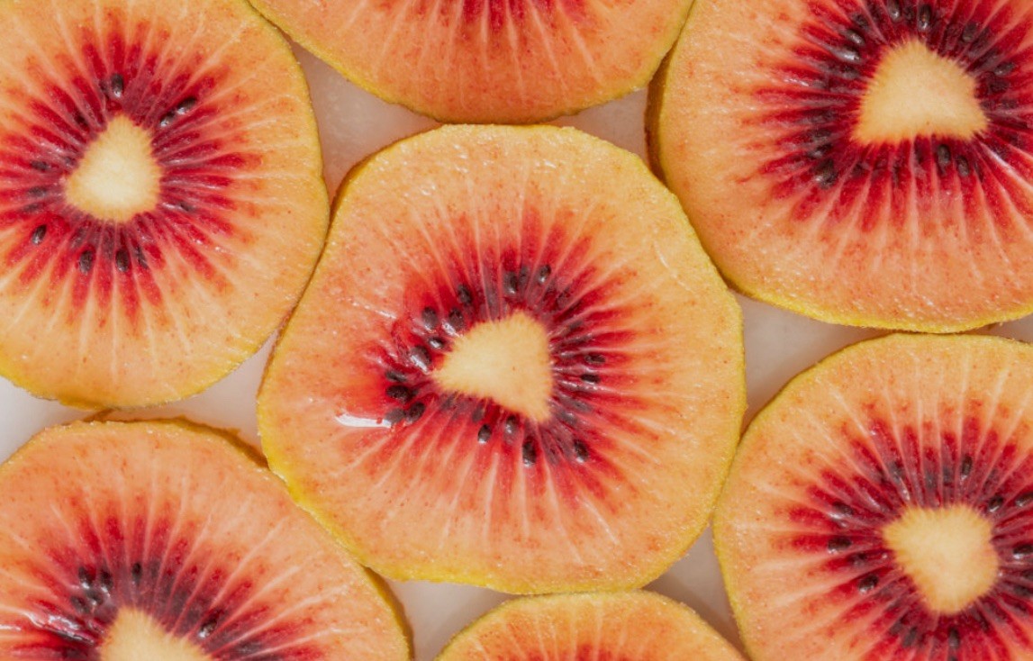 Ruby Red Kiwi Fruit Seeds (50) / TROPICAL / Super Rare / DELICIOUS