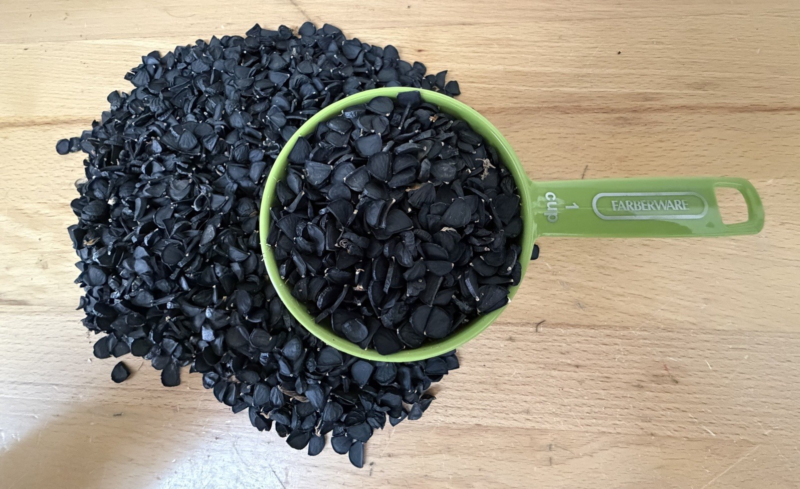 1 Cup of Red Yucca seeds. (Hesperaloe parviflora)