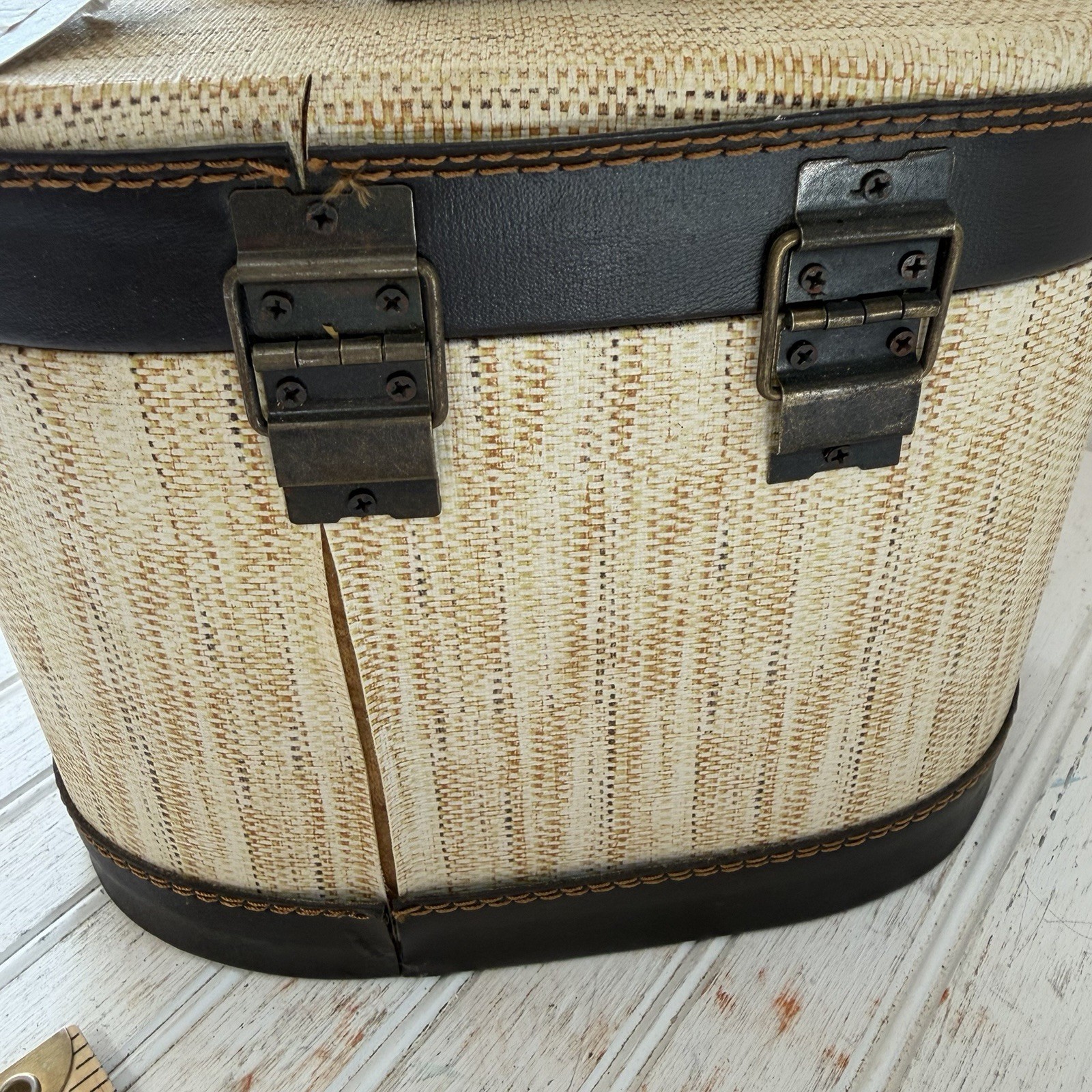 Hendricks Hard Case Indoor Garden Case Preowned