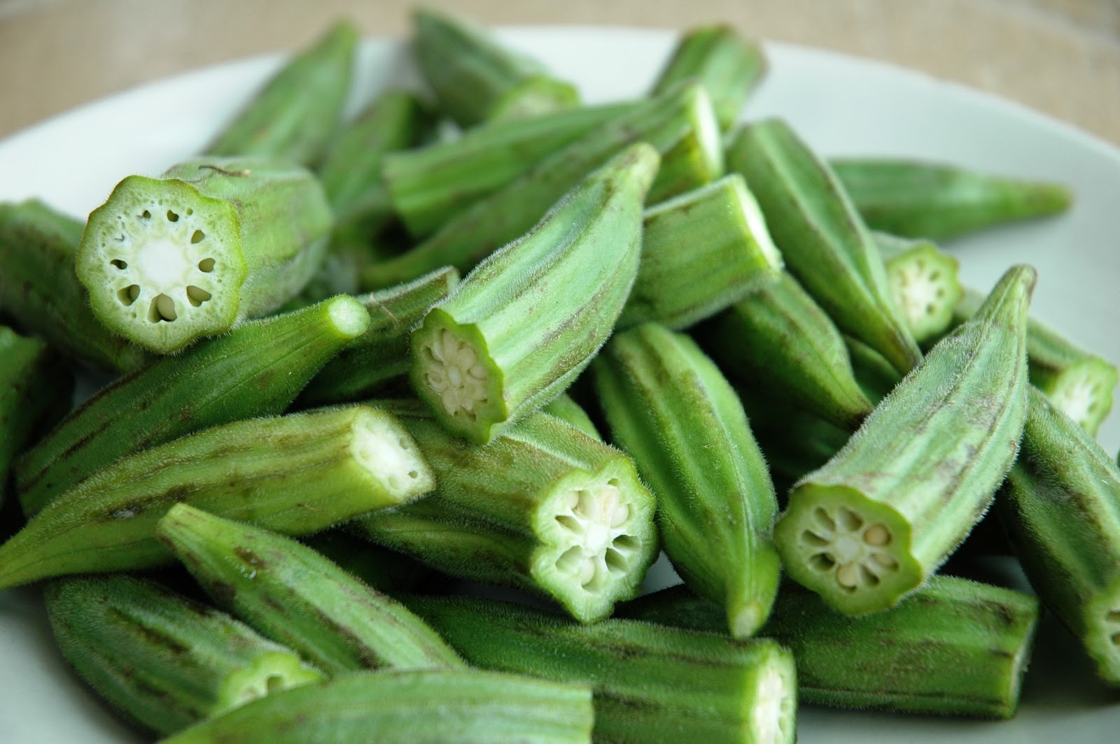60 Heirloom Emerald Okra Seeds – 6–8″ Smooth Tender Green Pods – NonGMO