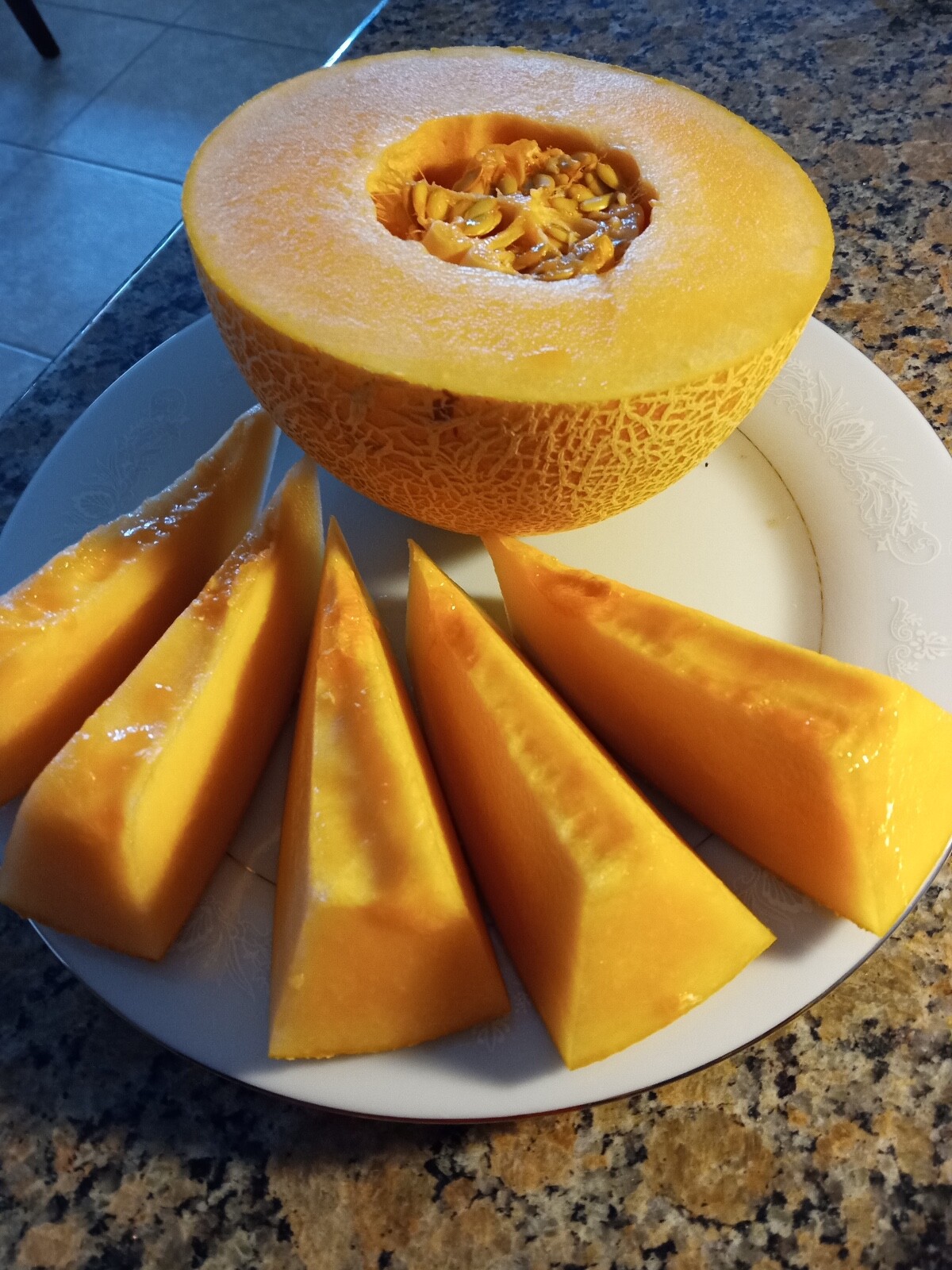 50 Organic Golden Hami Melon fruits Sweet & Crunch , Large Fruits 4-6 lbs