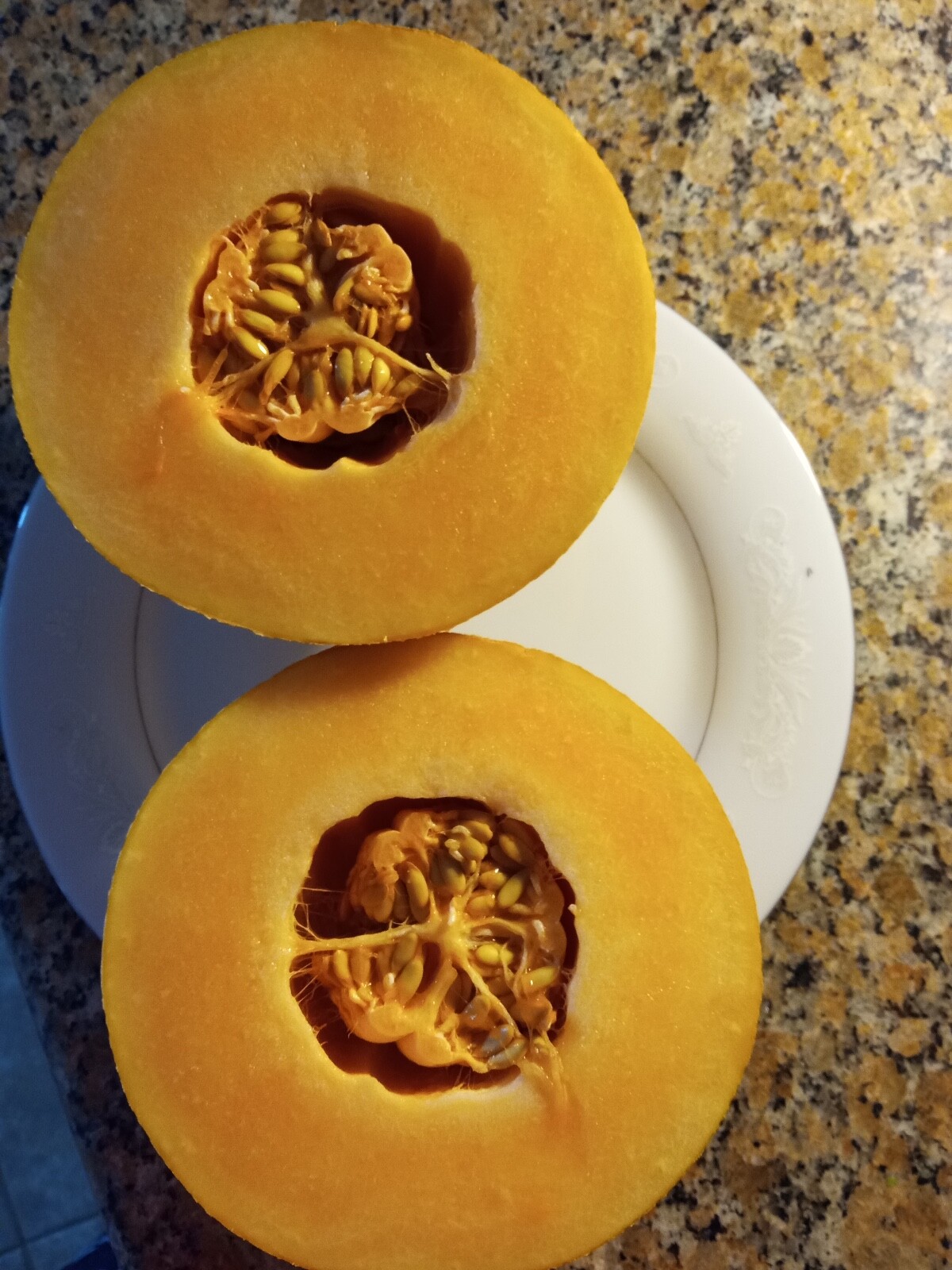 50 Organic Golden Hami Melon fruits Sweet & Crunch , Large Fruits 4-6 lbs