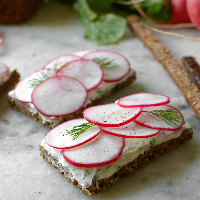 German Giant Radish Seeds | Red Globe Radishes Crimson Root Vegetable Seed 2024