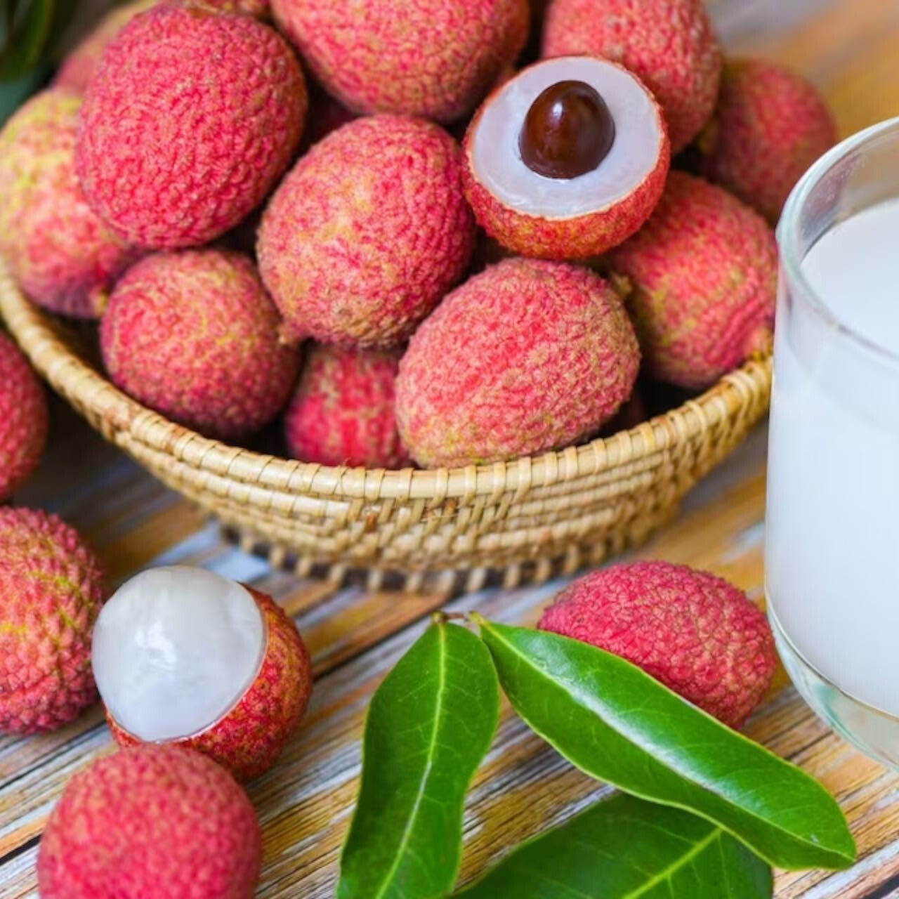 10pcs Lychee Tropical Fruit Heirloom Seeds Non-GMO Litchi Seed for Gardening.