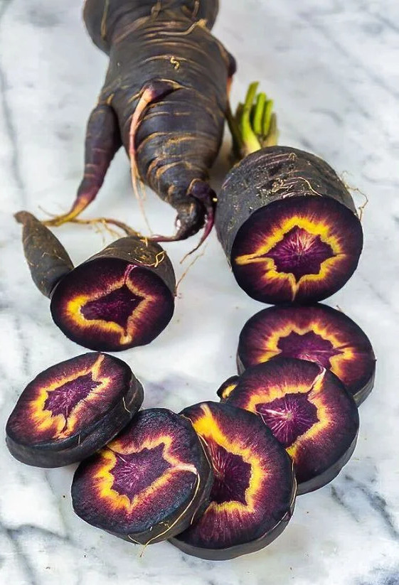 100+ Black Nebula Carrot Seeds – Heirloom – Organic – NON GMO – FRESH —– RARE